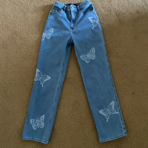 Hollister Ultra High Rise Butterfly Print Baggy Jeans - Picture 2 of 8